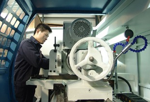 山西風源機械制造成為國內(nèi)最大的旋風銑產(chǎn)學研基地