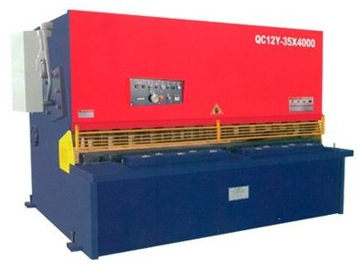 專業(yè)高效，泰安精宇機(jī)械 液壓擺式剪板機(jī)制造的領(lǐng)航者